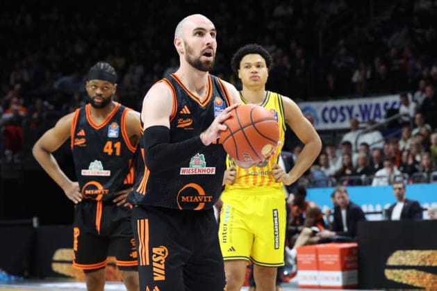 DEU, easyCredit BBL, ALBA vs Vechta, 08 02 2026, Uber Arena, Berlin, DEU, easyCredit BBL, ALBA vs Vechta, in the picture free throw by Tommy Kuhse Rasta Vechta 12 nordphotoxGmbHx xEngler nph00076