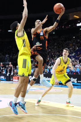 DEU, easyCredit BBL, ALBA vs Vechta, 08 02 2026, Uber Arena, Berlin, DEU, easyCredit BBL, ALBA vs Vechta, pictured Jack Kayil ALBA Berlin 7 , JONAS MATTISSECK ALBA Berlin 9 , John Obi BADEN VOLLEYS 11 nordphotoxGmbHx xEngler nph00076