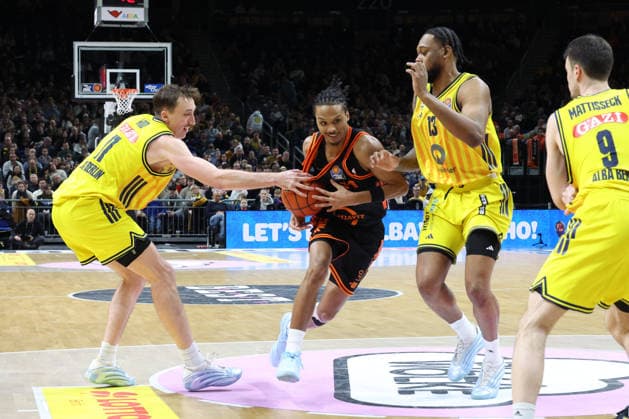 DEU, easyCredit BBL, ALBA vs Vechta, 08 02 2026, Uber Arena, Berlin, DEU, easyCredit BBL, ALBA vs Vechta, in the picture Moses Wood ALBA Berlin 11 , J Wan Roberts ALBA Berlin 13 , Alonzo Verge Rasta Vechta 11 nordphotoxGmbHx xEngler nph00076