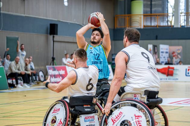 IWBF ChampionsCup RSV Lahn Dill Fenerbahce Istanbul, 08 02 26 Mücahit Günaydin Fenerbahce Istanbul, 12 , Jannik Blair RSV Lahn Dill, 6 , Matthias Güntner RSV Lahn Dill, 9 IWBF ChampionsCup RSV Lahn Dill Fenerbahce Istanbul Wetzlar, 08 02 26 Copyright: xBEAUTIFULxSPORTS Roeczeyx