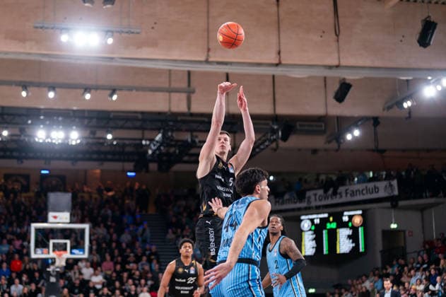 Luka Scuka Basketball Loewen Braunschweig, 5 on throw, GER, Veolia Towers Hamburg vs Basketball Loewen Braunschweig, Basketball, Bundesliga, Matchday 19, Season 2025 2026, 08 02 2026 GER, Veolia Towers Hamburg vs Basketball Loewen Braunschweig, Basketball, Bundesliga, Matchday 19, Season 2025 2026, 08 02 2026 Hamburg Copyright: xEibner-Pressefoto MaxxVincenx EP_MVN