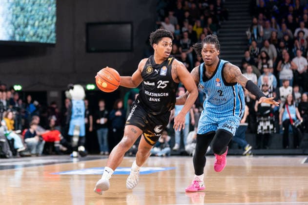 Grant Sherfield Basketball Loewen Braunschweig, 25 dribbling against Leonard Thorpe Jr Veolia Towers Hamburg, 02 , GER, Veolia Towers Hamburg vs Basketball Loewen Braunschweig, Basketball, Bundesliga, Matchday 19, Season 2025 2026, 08 02 2026 GER, Veolia Towers Hamburg vs Basketball Loewen Braunschweig, Basketball, Bundesliga, Matchday 19, Season 2025 2026, 08 02 2026 Hamburg Copyright: xEibner-Pressefoto MaxxVincenx EP_MVN