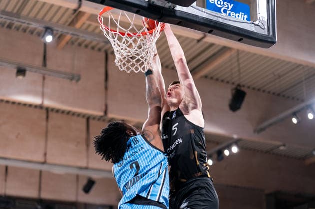 Luka Scuka Basketball Loewen Braunschweig, 5 on Dunk, Leonard Thorpe Jr Veolia Towers Hamburg, 02 , GER, Veolia Towers Hamburg vs Basketball Loewen Braunschweig, Basketball, Bundesliga, Matchday 19, Season 2025 2026, 08 02 2026 GER, Veolia Towers Hamburg vs Basketball Loewen Braunschweig, Basketball, Bundesliga, Matchday 19, Season 2025 2026, 08 02 2026 Hamburg Copyright: xEibner-Pressefoto MaxxVincenx EP_MVN
