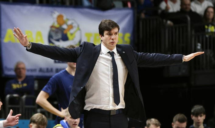 Coach Pedro Calles pointing, gesturing upper body action Sport Basketball BBL Bundesliga Men 19 Matchday Season 2025 2026 08 02 2026 ALBA Berlin vs SC Rasta Vechta
