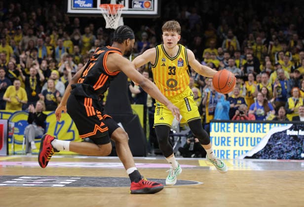 Lloyd Pandi, Bennet Hundt on the ball duel Game scene Action Sport Basketball BBL Bundesliga Men 19 Matchday Season 2025 2026 08 02 2026 ALBA Berlin vs SC Rasta Vechta