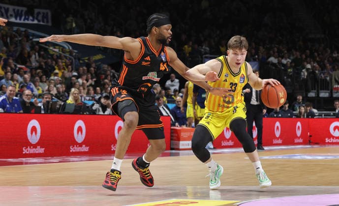 Lloyd Pandi, Bennet Hundt on the ball duel Game scene Action Sport Basketball BBL Bundesliga Men 19 Matchday Season 2025 2026 08 02 2026 ALBA Berlin vs SC Rasta Vechta