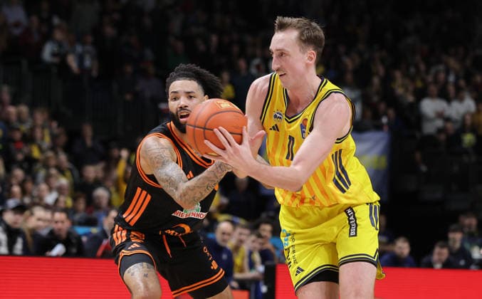 Tevin Brown, Moses Wood on the ball duel Match scene Action Sport Basketball BBL Bundesliga Men 19 Matchday Season 2025 2026 08 02 2026 ALBA Berlin vs SC Rasta Vechta