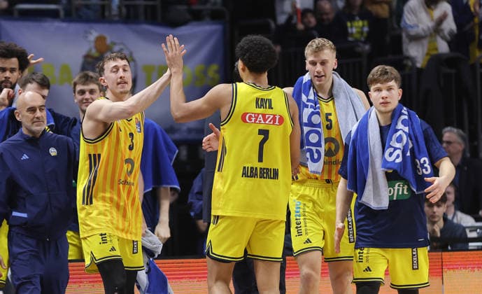 Jack Kayil celebrates after a three-pointer with Alex O Connell, Sam Griesel, Bennet Hundt Joy Emotion Jubilation Sport Basketball BBL Bundesliga Men 19 Matchday Season 2025 2026 08 02 2026 ALBA Berlin vs SC Rasta Vechta
