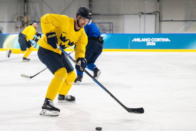 260208 Elias Pettersson of Sweden at an Ice hockey, Eishockey practice session during day 2 of the 2026 Winter Olympics on February 8, 2026 in Milan. Photo: Carl Sandin BILDBYRAN kod CS CS0858 ishockey ice hockey Olympic Games, Olympische Spiele, Olympia, OS olympics winter olympics os ol olympiska spel vinter-os olympiske leker milano cortina 2026 milan cortina 2026 milano cortina 2026 olympic games milano cortina 2026 winter olympic games milano cortina-os milano cortina-ol vinter-ol 2 bbeng sverige *** 260208 Elias Pettersson of Sweden at an ice hockey practice session during day 2 of the 2026 Winter Olympics on February 8, 2026 in Milan Photo Carl Sandin BILDBYRAN kod CS CS0858 ishockey ice hockey olympic games olympics winter olympics os ol olympiska spel vinter os olympiske leker milano cortina 2026 milan cortina 2026 milano cortina 2026 olympic games milano cortina 2026 winter olympic games milano cortina os milano cortina ol vinter ol 2 bbeng sverige  Copyright: CARLxSANDIN BB260208CS065