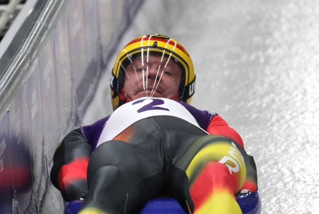 Nach dem Start nach rechts abgekommen . . . Felix LOCH (GER, RC Berchtesgaden). Rodeln Einsitzer der Maenner. Olympische Winterspiele 2026. 8.2.2026, Sliding Center, Cortina, Italien. Quelle Copyright Credit : Oryk HAIST *** Off to the right after the start Felix LOCH GER, RC Berchtesgaden Luge Mens Single Seater Olympic Winter Games 2026 8 2 2026, Sliding Center, Cortina, Italy Source Copyright Credit Oryk HAIST xOLY-ROD-LUG02x