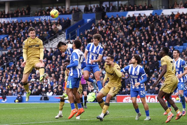 Brighton Hove Albion v Crystal Palace 08 Februar 2026, Brighton Premier League Fußball Brighton Hove Albion v Crystal Palace Jorgen Strand Larsen von Crystal Palace köpft den Ball Foto Jacques Feeney Abseits Brighton UK  Copyright: xJacquesxFeeneyx xOffsidexOffside