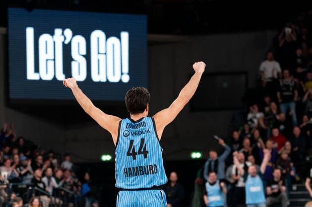 Benedikt Turudic Veolia Towers Hamburg, 44 cheers jubilation, GER, Veolia Towers Hamburg vs Basketball Loewen Braunschweig, Basketball, Bundesliga, Matchday 19, Season 2025 2026, 08 02 2026 GER, Veolia Towers Hamburg vs Basketball Loewen Braunschweig, Basketball, Bundesliga, Matchday 19, Season 2025 2026, 08 02 2026 Hamburg Copyright: xEibner-Pressefoto MaxxVincenx EP_MVN
