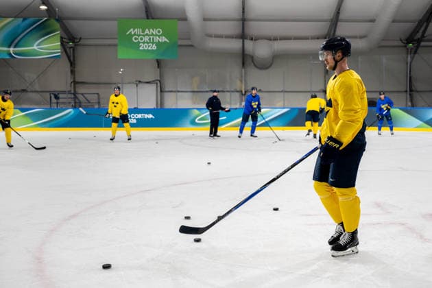260208 Elias Pettersson of Sweden at an Ice hockey, Eishockey practice session during day 2 of the 2026 Winter Olympics on February 8, 2026 in Milan. Photo: Carl Sandin BILDBYRAN kod CS CS0858 ishockey ice hockey Olympic Games, Olympische Spiele, Olympia, OS olympics winter olympics os ol olympiska spel vinter-os olympiske leker milano cortina 2026 milan cortina 2026 milano cortina 2026 olympic games milano cortina 2026 winter olympic games milano cortina-os milano cortina-ol vinter-ol 2 bbeng sverige *** 260208 Elias Pettersson of Sweden at an ice hockey practice session during day 2 of the 2026 Winter Olympics on February 8, 2026 in Milan Photo Carl Sandin BILDBYRAN kod CS CS0858 ishockey ice hockey olympic games olympics winter olympics os ol olympiska spel vinter os olympiske leker milano cortina 2026 milan cortina 2026 milano cortina 2026 olympic games milano cortina 2026 winter olympic games milano cortina os milano cortina ol vinter ol 2 bbeng sverige  Copyright: CARLxSANDIN BB260208CS076