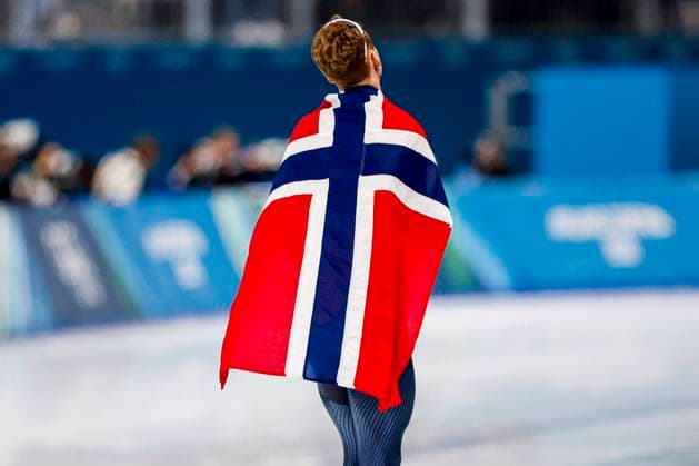 winner Sander Eitrem of Norway celebrating and holding flag after Men 5000m, Milano Cortina 2026 Winter Olympics: Day 2, Speed skating, Eisschnelllauf - Milano Cortina 2026 Winter Olympics: Day 2, Milano Speed Skating Stadium, February 8, 2026, Milan, Italy.