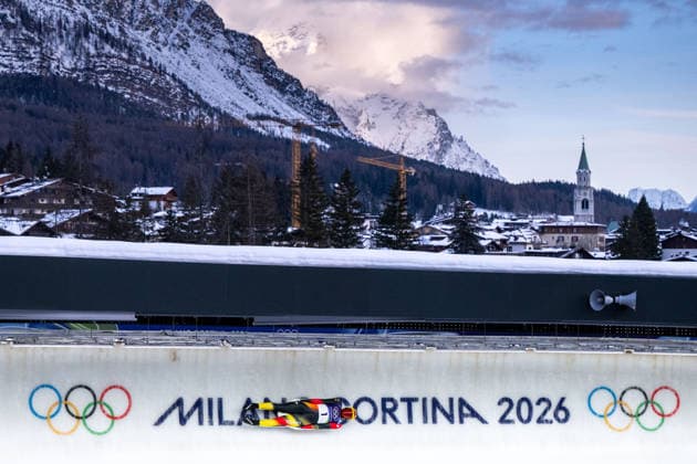 LANGENHAN Max (Deutschland) in der Zielkurve, dahinter Ortsblick Cortina, ITA, Olympische Spiele Milano Cortina 2026, Olympia, Rodeln Herren Einzel, 08.02.2026 ITA, Olympische Spiele Milano Cortina 2026, Olympia, Rodeln Herren Einzel, 08.02.2026 Cortina d Ampezzo *** LANGENHAN Max Germany in the finish curve, behind him a view of Cortina, ITA, Olympic Games Milano Cortina 2026, Olympia, Luge Mens Individual, 08 02 2026 ITA, Olympic Games Milano Cortina 2026, Olympia, Luge Mens Individual, 08 02 2026 Cortina d Ampezzo Copyright: xEibner-Pressefoto Memmlerx EP_MMR