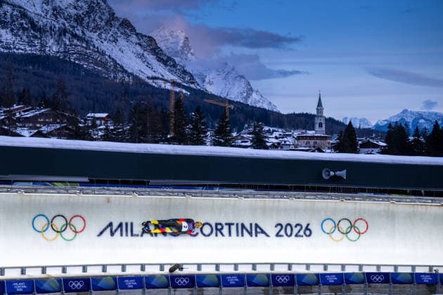 LOCH Felix (Deutschland) in der Zielkurve, dahinter Ortsblick Cortina, ITA, Olympische Spiele Milano Cortina 2026, Olympia, Rodeln Herren Einzel, 08.02.2026 ITA, Olympische Spiele Milano Cortina 2026, Olympia, Rodeln Herren Einzel, 08.02.2026 Cortina d Ampezzo *** LOCH Felix Germany in the finish curve, behind him a view of Cortina, ITA, Olympic Games Milano Cortina 2026, Olympia, Luge Mens Individual, 08 02 2026 ITA, Olympic Games Milano Cortina 2026, Olympia, Luge Mens Individual, 08 02 2026 Cortina d Ampezzo Copyright: xEibner-Pressefoto Memmlerx EP_MMR