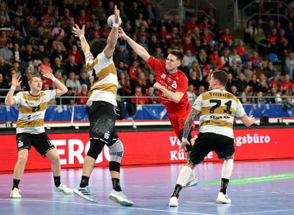 08 02 2026, Germany, Bietigheim Handball SG BBM Bietigheim vs HC Elbflorenz 2006, f l Ivar Stavast Elbflorenz , Doruk Pehlivan Elbflorenz , newcomer Maxim Orlov BBM , Oliver Seidler Elbflorenz