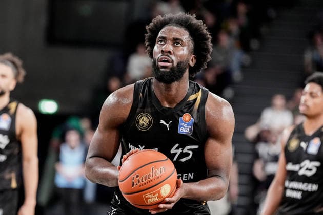 Germany easyCredit BBL, Main Round 2025 26, 19 Matchday Veolia Towers Hamburg vs Basketball Lions Braunschweig Inselpark Arena Hamburg Oluwasimisola Shittu Basketball Lions Braunschweig, 45 , Grant Sherfield Basketball Lions Braunschweig, 25 , Kaza Kajami Keane Basketball Lions Braunschweig, 24 Copyright: xStefanxTrochax