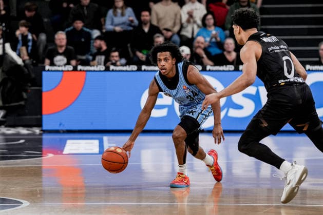 Germany easyCredit BBL, Main Round 2025 26, 19 Matchday Veolia Towers Hamburg vs Basketball Löwen Braunschweig Inselpark Arena Hamburg Ross Williams Veolia Towers Hamburg, 34 , Adrian Worthy Basketball Löwen Braunschweig, 0 Copyright: xStefanxTrochax