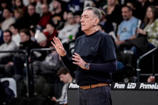 Germany easyCredit BBL, Main Round 2025 26, 19 Matchday Veolia Towers Hamburg vs Basketball Löwen Braunschweig Inselpark Arena Hamburg Konstantinos Papazoglou Basketball Löwen Braunschweig, Head Coach Copyright: xStefanxTrochax