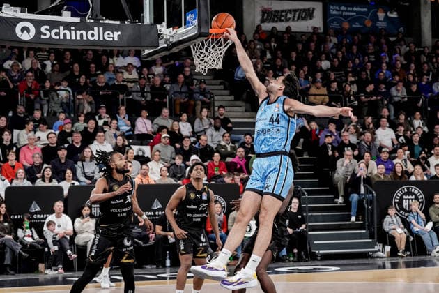 Germany easyCredit BBL, Main Round 2025 26, 19 Matchday Veolia Towers Hamburg vs Basketball Löwen Braunschweig Inselpark Arena Hamburg Dunk Benedikt TurudiÄ‡ Veolia Towers Hamburg, 44 , Grant Sherfield Basketball Löwen Braunschweig, 25 , Chip Flanigan Basketball Löwen Braunschweig, 30 Copyright: xStefanxTrochax