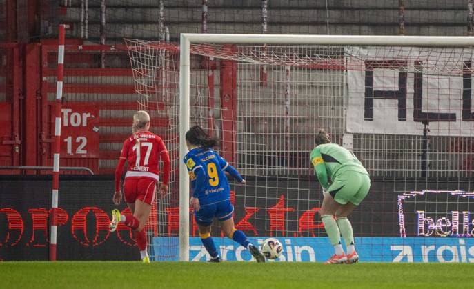 Soccer, Women, Season 2025 2026, Google Pixel Women Bundesliga 17 Matchday , 1 FC Union Berlin FC Carl Zeiss Jena, f l Judith Steinert 1 Women 1 FC Union , Olivia Alcaide FC Carl Zeiss Jena scores the goal to 1 2 against goalkeeper Cara Bösl 1 Women 1 FC Union , 08 02 2026, Copyright: xMatthiasxKochx