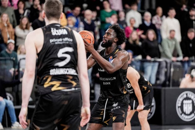 Germany easyCredit BBL, Main Round 2025 26, 19 Matchday Veolia Towers Hamburg vs Basketball Lions Braunschweig Inselpark Arena Hamburg Oluwasimisola Shittu Basketball Lions Braunschweig, 45 , Luka Scuka Basketball Lions Braunschweig, 5 , Joshua Obiesie Basketball Lions Braunschweig, 8 Copyright: xStefanxTrochax
