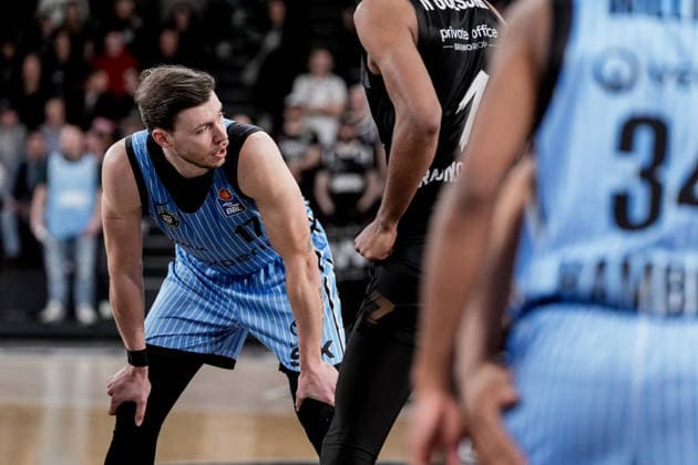 Germany easyCredit BBL, Main Round 2025 26, 19 Matchday Veolia Towers Hamburg vs Basketball Löwen Braunschweig Inselpark Arena Hamburg 17 , David NGuessan Basketball Löwen Braunschweig, 1 , Ross Williams Veolia Towers Hamburg, 34 Copyright: xStefanxTrochax