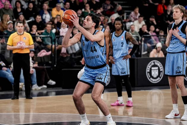 Germany easyCredit BBL, Main Round 2025 26, 19 Matchday Veolia Towers Hamburg vs Basketball Löwen Braunschweig Inselpark Arena Hamburg Benedikt TurudiÄ‡ Veolia Towers Hamburg, 44 , Leonard Thorpe Jr Veolia Towers Hamburg, 2 , Zsombor Maronka Veolia Towers Hamburg, 5 Copyright: xStefanxTrochax