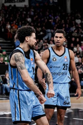 Germany easyCredit BBL, Main Round 2025 26, 19 Matchday Veolia Towers Hamburg vs Basketball Löwen Braunschweig Inselpark Arena Hamburg Devon Daniels Veolia Towers Hamburg, 21 , Kenneth Ogbe Veolia Towers Hamburg, 25 Copyright: xStefanxTrochax