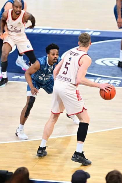 Scene with Niels Giffey 5 FC Bayern Basketball and Eric Reed Jr 43 MLP Academics Heidelberg in action on the pitch easyCredit BBL MLP Academics Heidelberg - FC Bayern Munich Basketball 08 02 2026 Copyright: xMichaelxGelhardtx