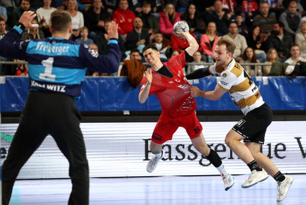 08 02 2026, Germany, Bietigheim Handball SG BBM Bietigheim vs HC Elbflorenz 2006, f l marino mallwitz Elbflorenz , Moritz Strosack BBM , Anton Preußner Elbflorenz
