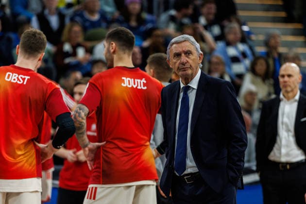easycredit BBL, MLP Academics Heidelberg FC Bayern München Basketball, 08 02 2026 Head Coach Svetislav Pesic FC Bayern München Basketball before the game with a skeptical look Game of the easycredit BBL MLP Academics Heidelberg FC Bayern München Basketball on matchday 19 of the 25 26 season at the SNP Dome in Heidelberg on 08 02 2026 Copyright: xBEAUTIFULxSPORTS Hahnex