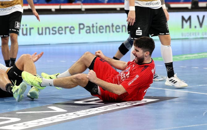 08 02 2026, Germany, Bietigheim Handball SG BBM Bietigheim vs HC Elbflorenz 2006, Juan de la Pena BBM cheers on the ground