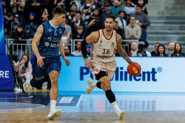 easycredit BBL, MLP Academics Heidelberg FC Bayern München Basketball, 08 02 2026 Stefan Jovic FC Bayern München Basketball, 16 in the build-up against Dusan Neskovic MLP Academics Heidelberg, 7 game of the easycredit BBL MLP Academics Heidelberg FC Bayern München Basketball on matchday 19 of the 25 26 season at the SNP Dome in Heidelberg on 08 02 2026 Copyright: xBEAUTIFULxSPORTS Hahnex