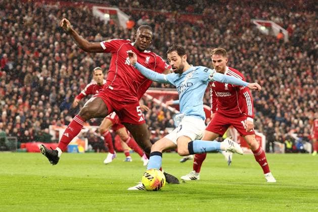 Ibrahima Konatà of Liverpool and Bernardo Silva of Manchester City Liverpool v Manchester City, Premier League, Football, Anfield, Liverpool, UK - 08 Feb 2026Liverpool Anfield United Kingdom EDITORIAL USE ONLY No use with unauthorised audio, video, data, fixture lists, club league logos or live services. Online in-match use limited to 120 images, no video emulation. No use in betting, games or single club league player publications. Copyright: xRyanxBrowne Shutterstockx 16524446bn