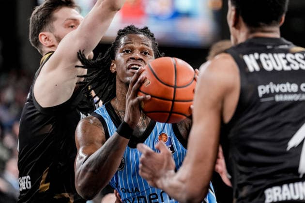 Germany easyCredit BBL, Main Round 2025 26, 19 Matchday Veolia Towers Hamburg vs Basketball Löwen Braunschweig Inselpark Arena Hamburg David NGuessan Basketball Löwen Braunschweig, 1 , Leonard Thorpe Jr Veolia Towers Hamburg, 2 Copyright: xStefanxTrochax