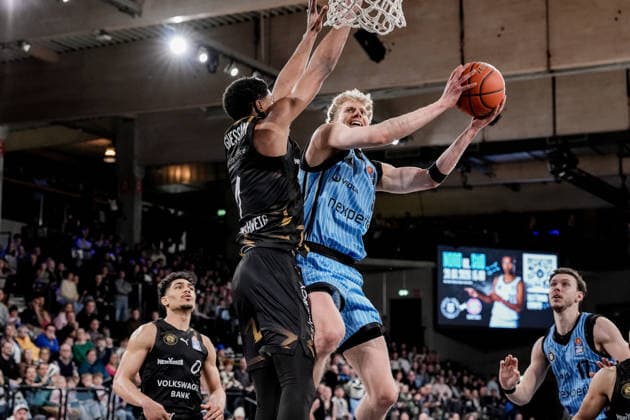 Germany easyCredit BBL, Main Round 2025 26, 19 Matchday Veolia Towers Hamburg vs Basketball Löwen Braunschweig Inselpark Arena Hamburg Zsombor Maronka Veolia Towers Hamburg, 5 , Jan Niklas Wimberg Veolia Towers Hamburg, 17 , Adrian Worthy Basketball Löwen Braunschweig, 0 , David NGuessan Basketball Löwen Braunschweig, 1 Copyright: xStefanxTrochax