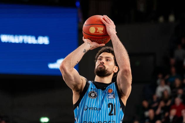 Devon Daniels Veolia Towers Hamburg, 21 at free throw, single image, single photo, portrait, portraet, cropped, GER, Veolia Towers Hamburg vs Basketball Loewen Braunschweig, Basketball, Bundesliga, Matchday 19, Season 2025 2026, 08 02 2026 GER, Veolia Towers Hamburg vs Basketball Loewen Braunschweig, Basketball, Bundesliga, Matchday 19, Season 2025 2026, 08 02 2026 Hamburg Copyright: xEibner-Pressefoto MaxxVincenx EP_MVN