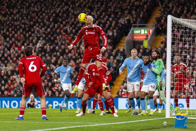 Football - FA Premier League - Liverpool FC v Manchester City FC LIVERPOOL, ENGLAND - Sunday, February 8, 2026: Liverpool s Hugo Ekitike heads the ball away during the FA Premier League match between Liverpool FC and Manchester City FC at Anfield. (Photo by David Rawcliffe Propaganda) LIVERPOOL Anfield MERSEYSIDE ENGLAND  Copyright: xDavidxRawcliffex P2026-02-08-Liverpool_Man_City-72