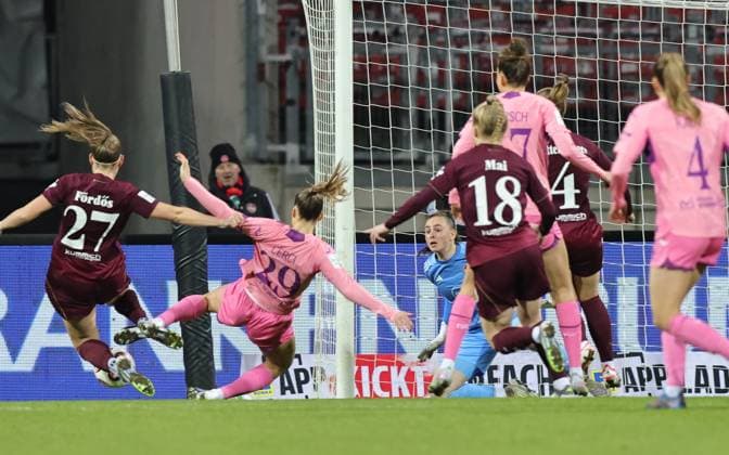 08 02 2026 Soccer Season 2025 2026 1 Women Soccer Bundesliga 17 Matchday 1 FC Nuremberg FCN Club TSG 1899 Hoffenheim Sportfoto Zink DaMa xdaxmax Lourdes Carmen Romero Grzondziel 25, 1 FC Nuremberg FCN looks up held ball after penalty kick by Valesca Ampoorter 18, TSG Hoffenheim