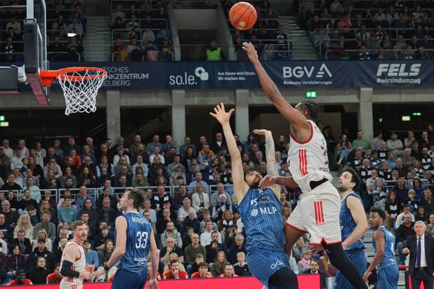from left in duel, Marcel Keßen MLP Academics Heidelberg, 15 , David McCormack FC Bayern Muenchen, 33 GER, BBL, MLP Academics Heidelberg vs FC Bayern Muenchen, easycredit Basketball Bundesliga, 19 Matchday, Season, 2025 2026, 08 02 2026 GER, MLP Academics Heidelberg vs FC Bayern Muenchen, Basketball, easycredit Basketball Bundesliga, 19 Matchday, Season, 2025 2026, 08 02 2026 Heidelberg Copyright: xEibner-Pressefoto JoergxHirschx EP_JHH