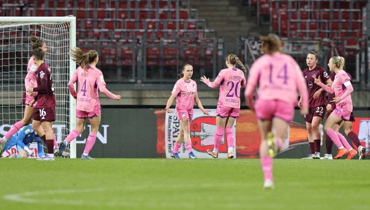 08 02 2026 Soccer Season 2025 2026 1 Women Soccer Bundesliga 17 Matchday 1 FC Nuremberg FCN Club TSG 1899 Hoffenheim Sportfoto Zink DaMa xdaxmax Cheering after goal Goal kick to 0 1 Goal scorer Marie Steiner 19, TSG Hoffenheim and team Team by penalty kick