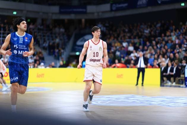 Scene with Erol Ersek 11 MLP Academics Heidelberg and Justinian Jessup 10 FC Bayern Basketball on the pitch easyCredit BBL MLP Academics Heidelberg - FC Bayern Munich Basketball 08 02 2026 Copyright: xMichaelxGelhardtx