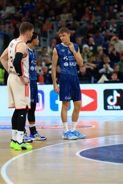 Scene with Niklas Würzner 2 MLP Academics Heidelberg and Nikolas Sermpezis 30 FC Bayern Basketball on the court in the SNP Dome easyCredit BBL MLP Academics Heidelberg - FC Bayern Munich Basketball 08 02 2026 Copyright: xMichaelxGelhardtx