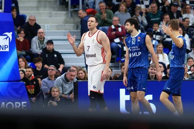 Scene with Johannes Voigtmann 7 FC Bayern Basketball and Mateo Seric 21 MLP Academics Heidelberg on the pitch easyCredit BBL MLP Academics Heidelberg - FC Bayern Munich Basketball 08 02 2026 Copyright: xMichaelxGelhardtx