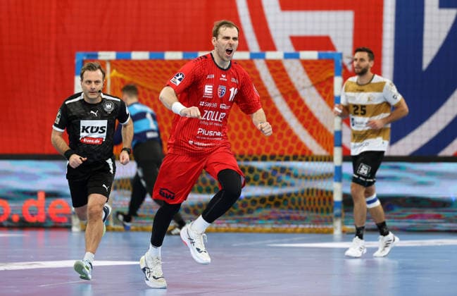 08 02 2026, Germany, Bietigheim Handball SG BBM Bietigheim vs HC Elbflorenz 2006, Tom Wolf BBM cheers and clenches fists