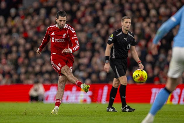 Football - FA Premier League - Liverpool FC v Manchester City FC LIVERPOOL, ENGLAND - Sunday, February 8, 2026: Liverpool s Dominik Szoboszlai scores the first goal during the FA Premier League match between Liverpool FC and Manchester City FC at Anfield. (Photo by David Rawcliffe Propaganda) LIVERPOOL Anfield MERSEYSIDE ENGLAND  Copyright: xDavidxRawcliffex P2026-02-08-Liverpool_Man_City-94