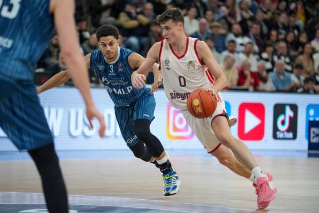 Basketball easyCredit BBL, Matchday 19, MLP Academics Heidelberg FC Bayern Munich Basketball on 08 02 2026 in Heidelberg SNP Dome , Germany, Season 2025 2026 Neno Dimitrijevic 0, FCB in duel with Kevin McClain 3, MLP Heidelberg SNP Dome Germany Copyright: xChristophxKinzingerx