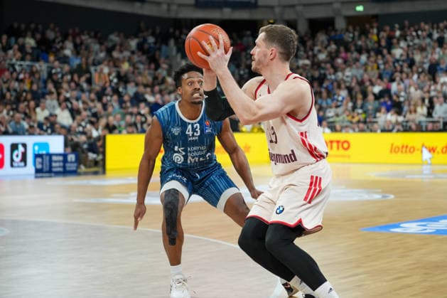 Basketball easyCredit BBL, Matchday 19, MLP Academics Heidelberg FC Bayern Munich Basketball on 08 02 2026 in Heidelberg SNP Dome , Germany, Season 2025 2026 Andreas Obst 13, FCB defended for 3 points by Eric Reed Jr 43, MLP Heidelberg SNP Dome Germany Copyright: xChristophxKinzingerx